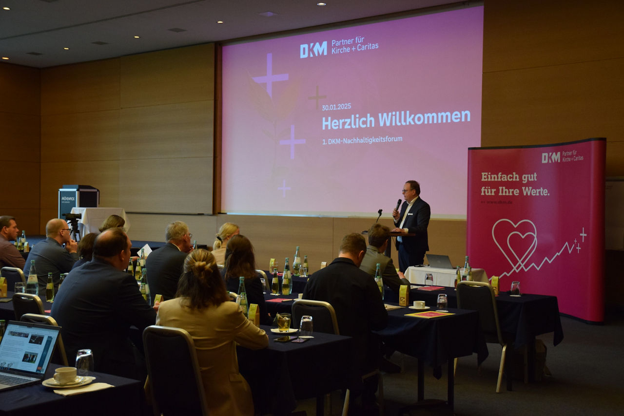 Herr Bickmann begrüßt die Teilnehmenden