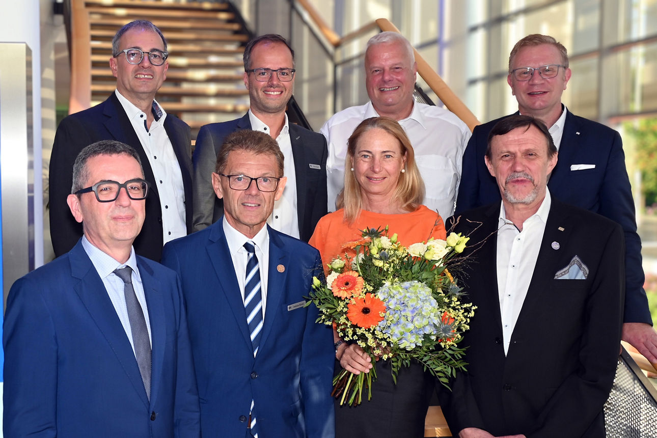 Aufsichtsrat sowie Vorstand der VR Bank Amberg-Sulzbach eG bei der Vertreterversammlung 2026 im ACC Amberg
