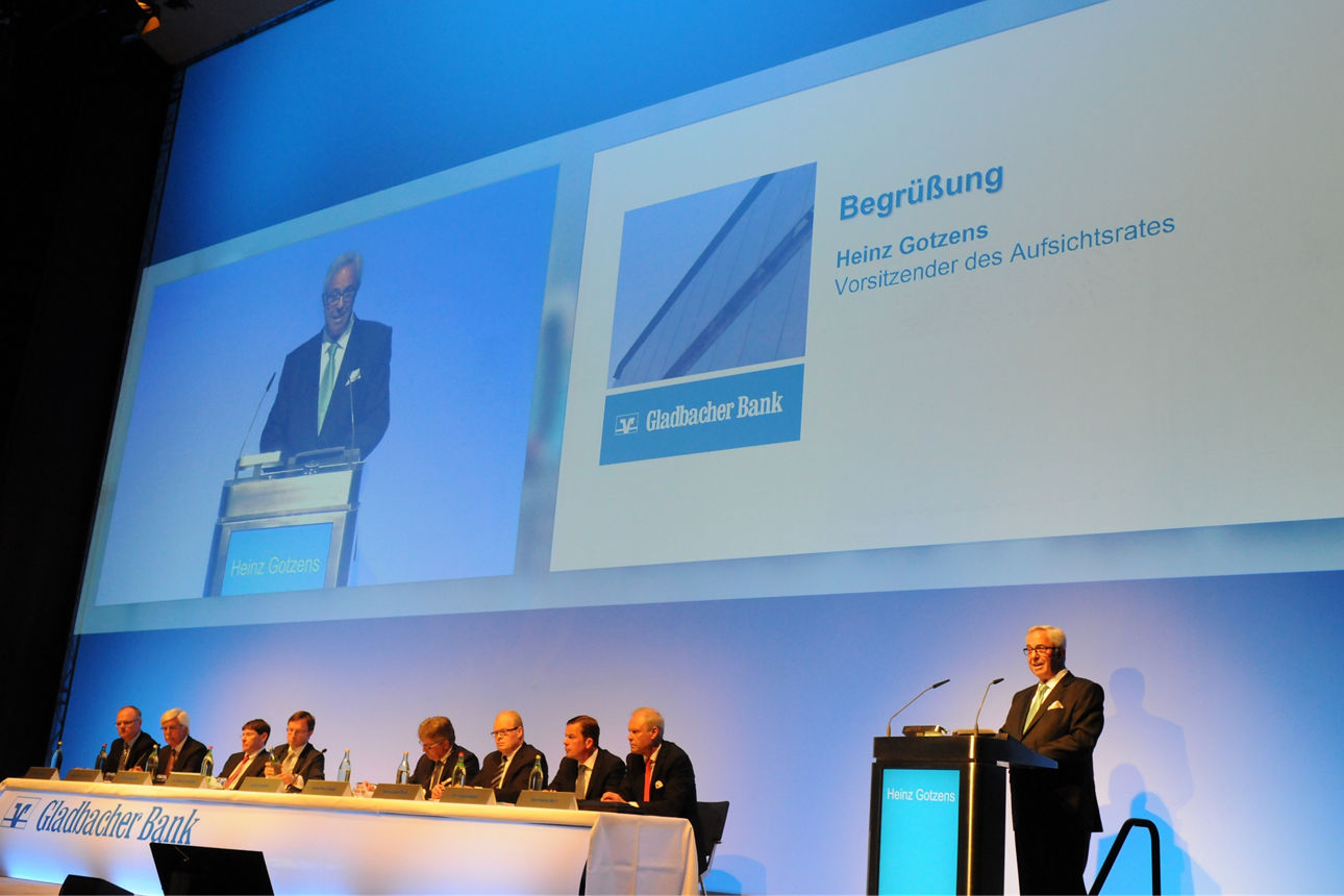 Heinz Gotzens auf der Bühne während der Hauptversammlung 2015