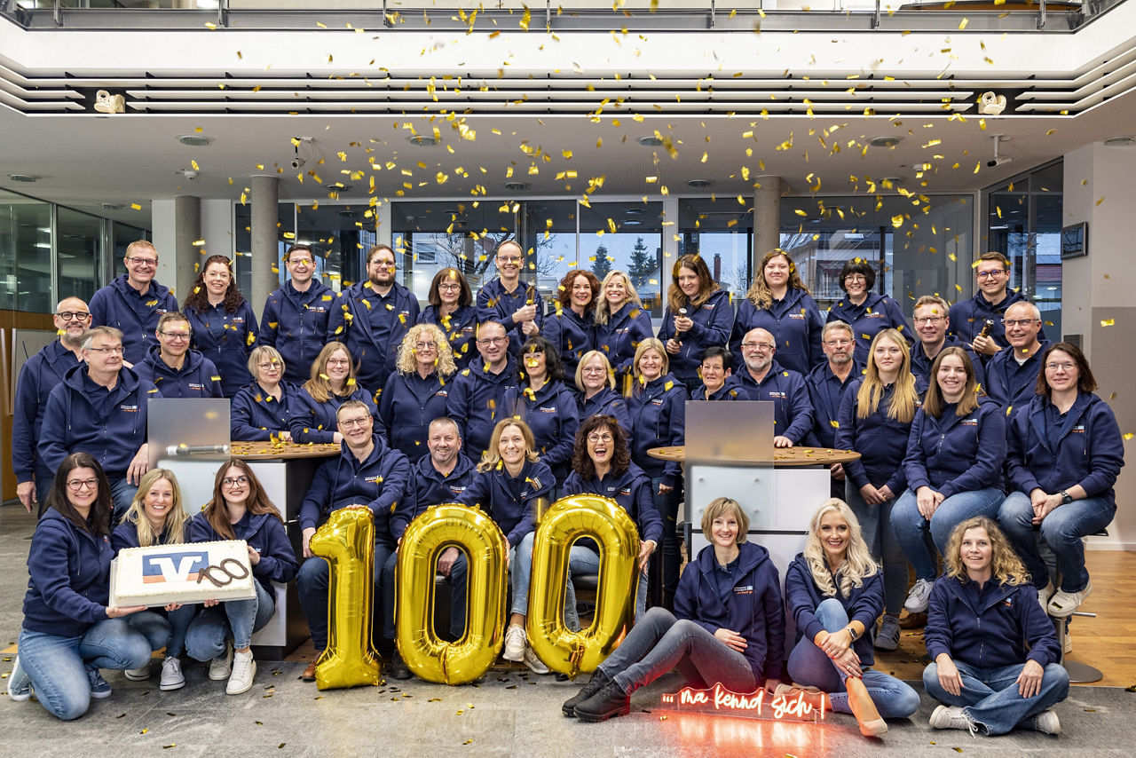 Teambild zum 100-jährigen Jubiläum