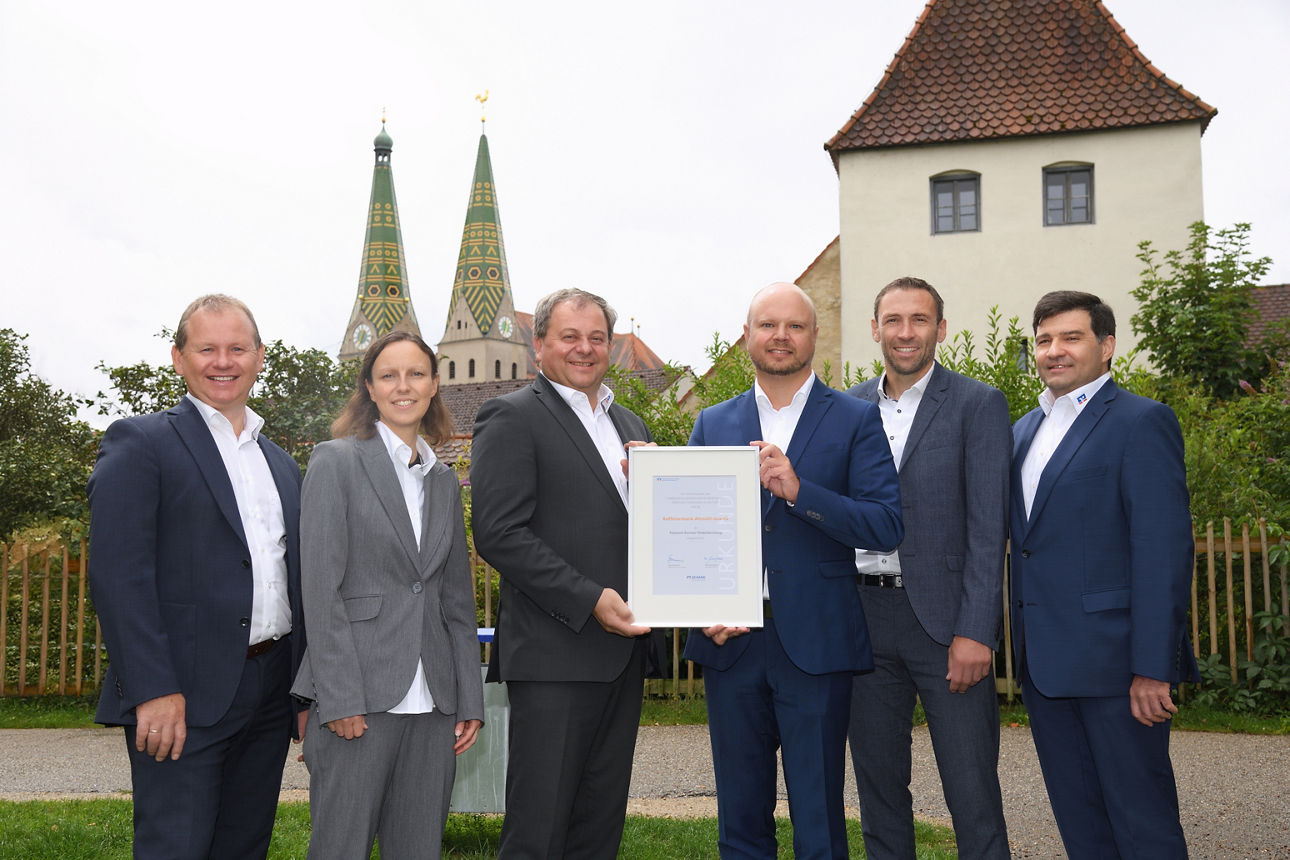 Gruppenfoto im Rahmen der Auszeichnung zum Fördermittelpreis