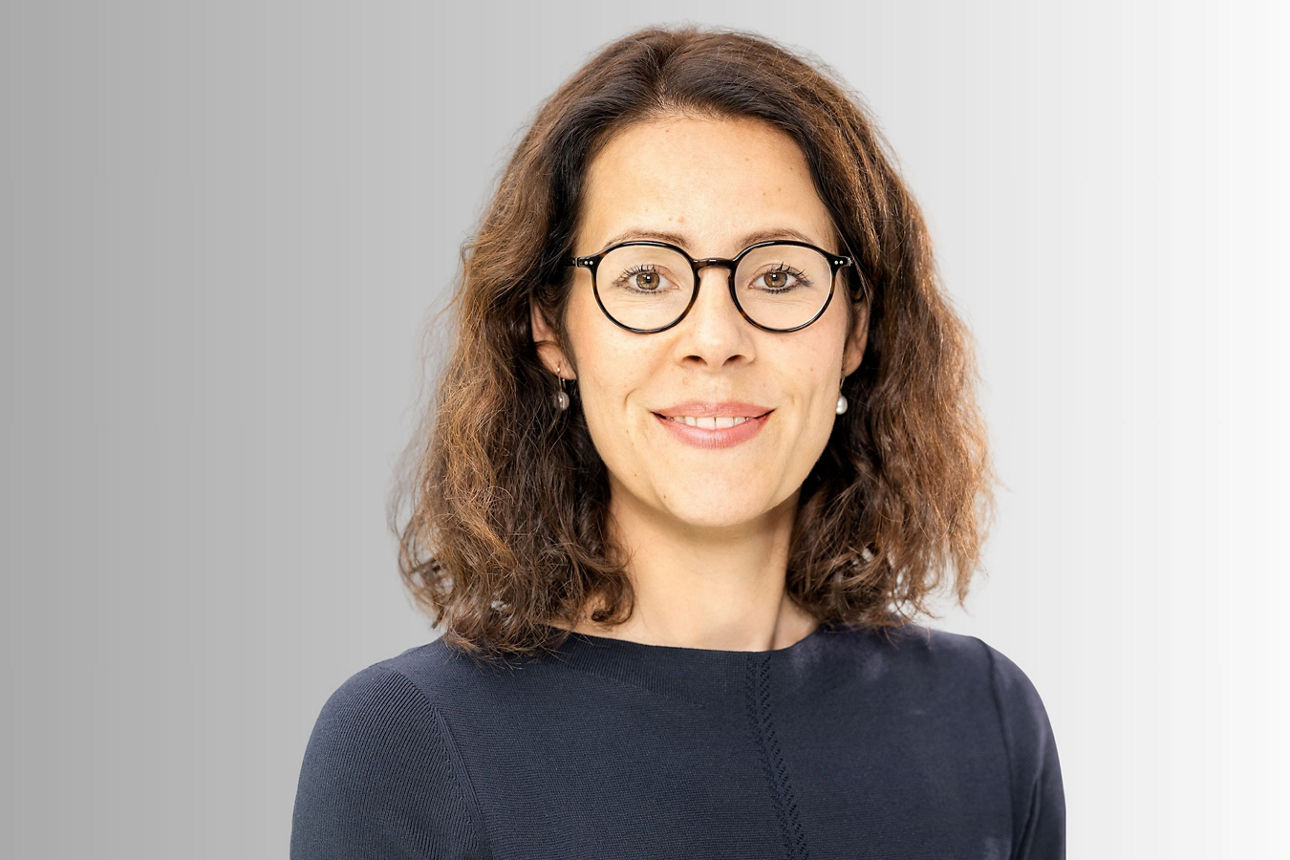 Das Bild zeigt Frau Imke Jacob, Vorständin der DZ Bank