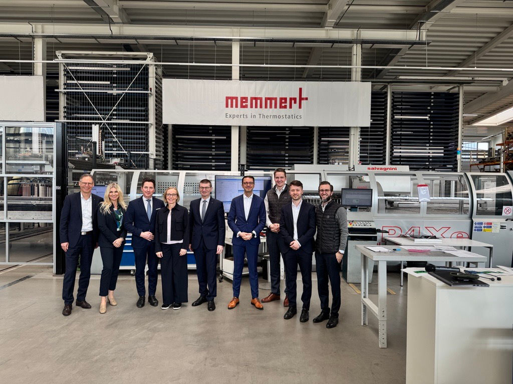 Gruppenfoto im Rahmen des Firmenkundendialogs - Memmert