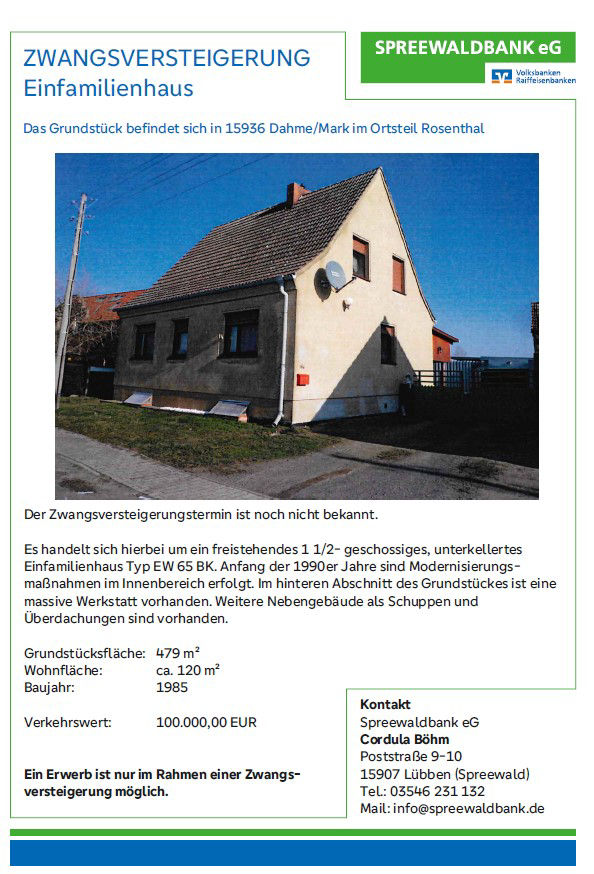 aelteres Haus mit Auffahrt und Toreingang zur Zwangsversteigerung