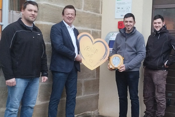 Übergabe Defibrillator FFW Tiefenroth