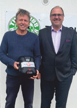 Defibrillator-Spende an TUS Holzkirchen