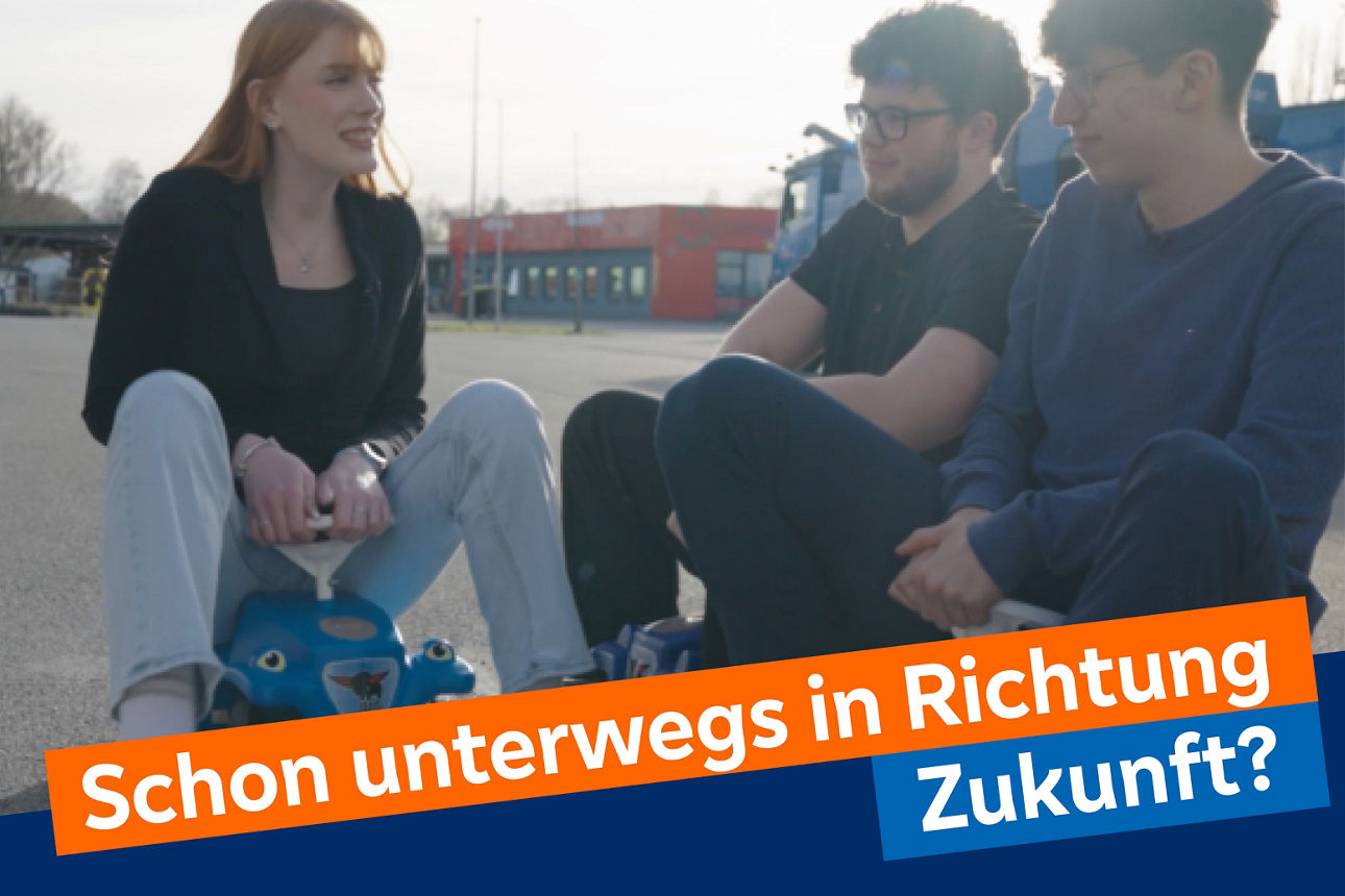 Eine Gruppe von jungen Menschen wärend einer Unterhaltung. 