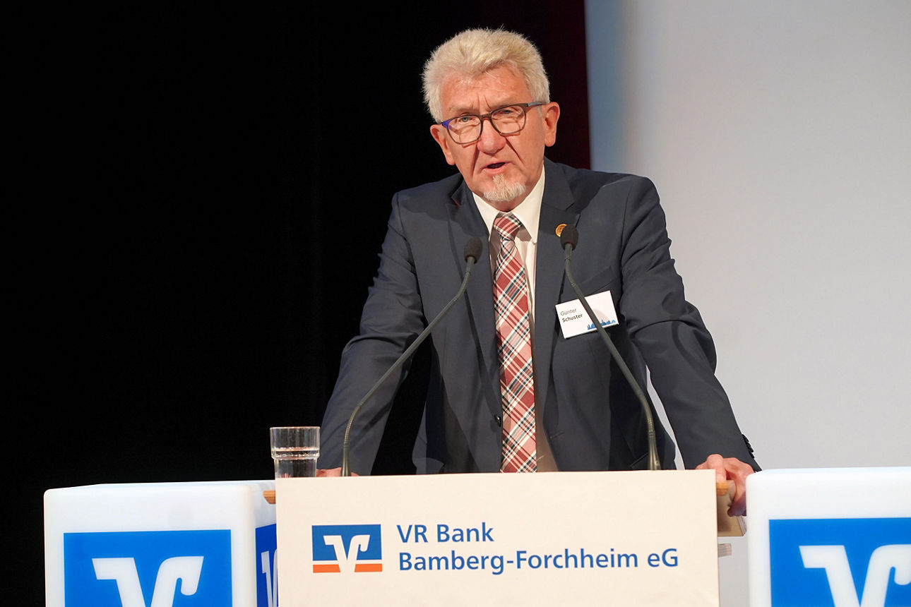 Der scheidende Aufsichtsratsvorsitzende Günter Schuster moderierte letztmals die Vertreterversammlung