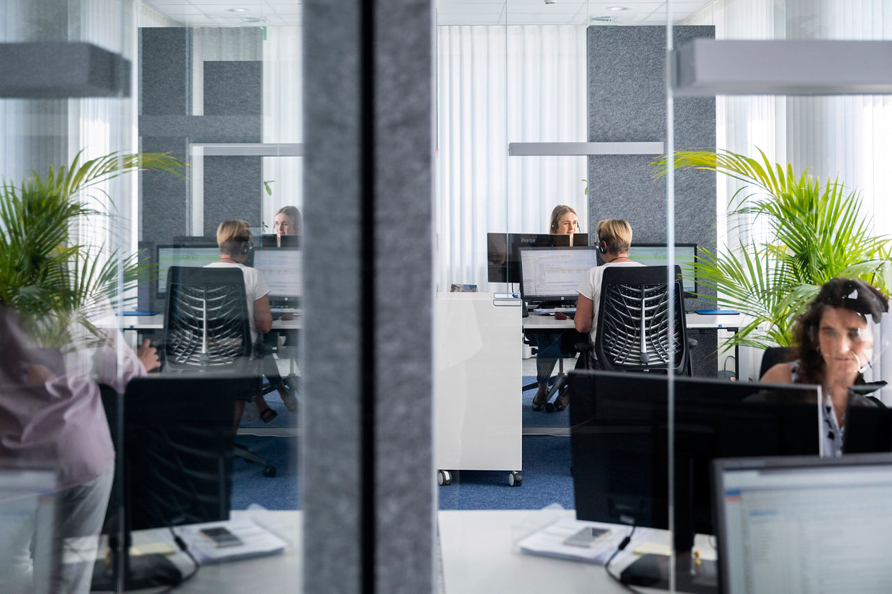 VolksbankService Mitarbeiter bei der Arbeit