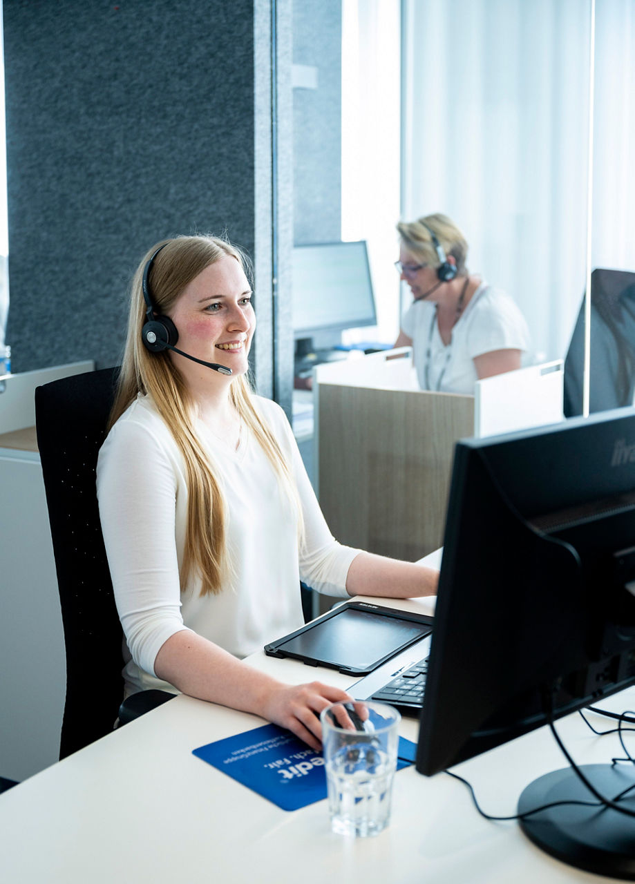 Frau am Telefonieren