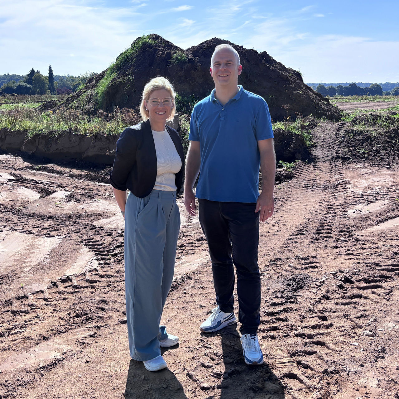 Friederike Bischoff und Andreas Gerdau im neuen Baugebiet in Dibbersen