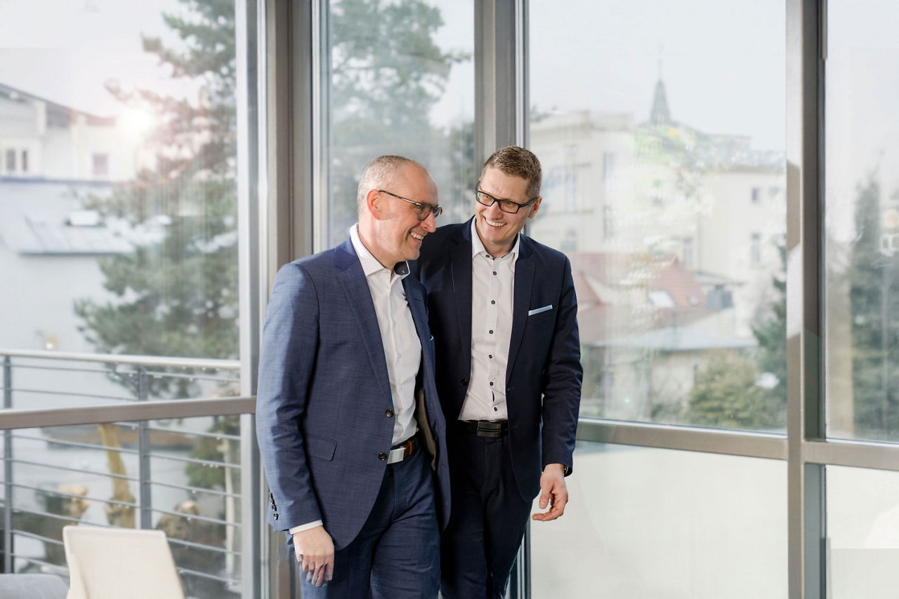 Die Berater Harald Hoch und Martin Haubner im Kundenzentrum Bamberg