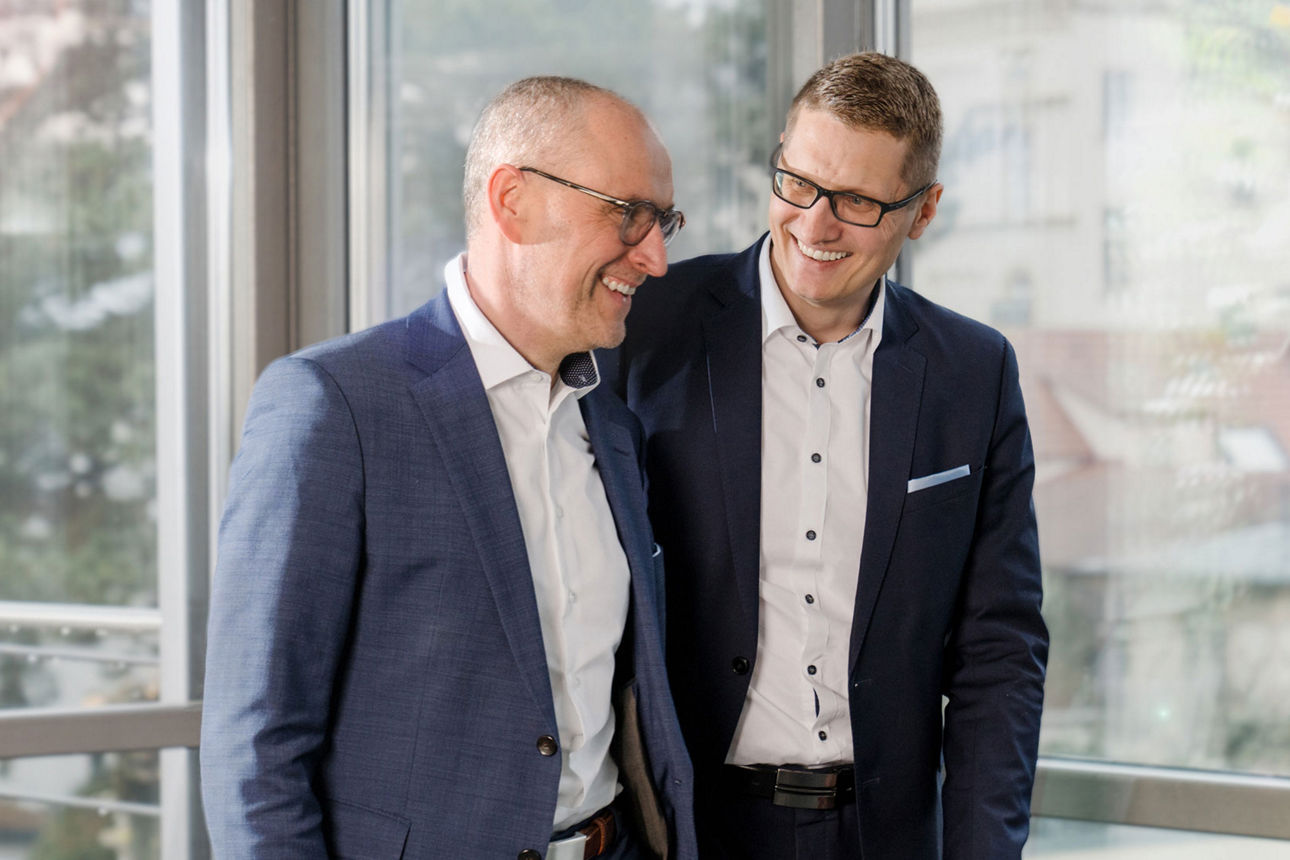 Die Berater Harald Hoch und Martin Haubner im Kundenzentrum Bamberg