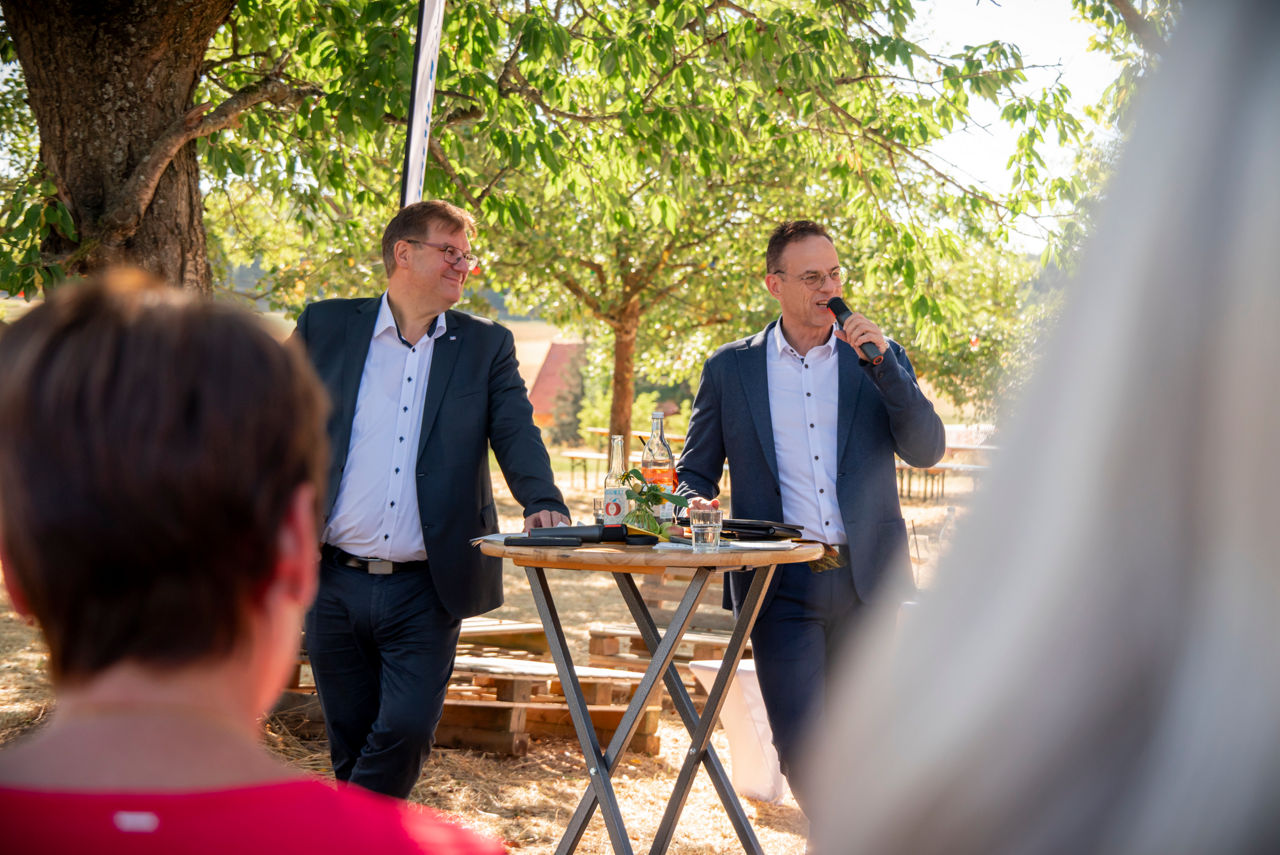 Die Vorstände Thomas Sälzer und Torsten Hopf von links
