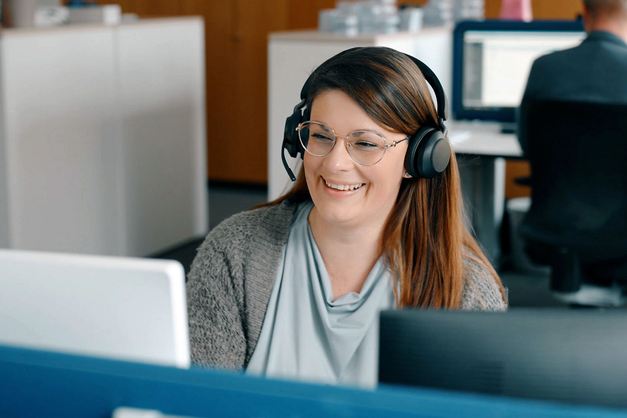Cathleen Falke aus dem KundenServiceCenter im Call mit einem Kunden