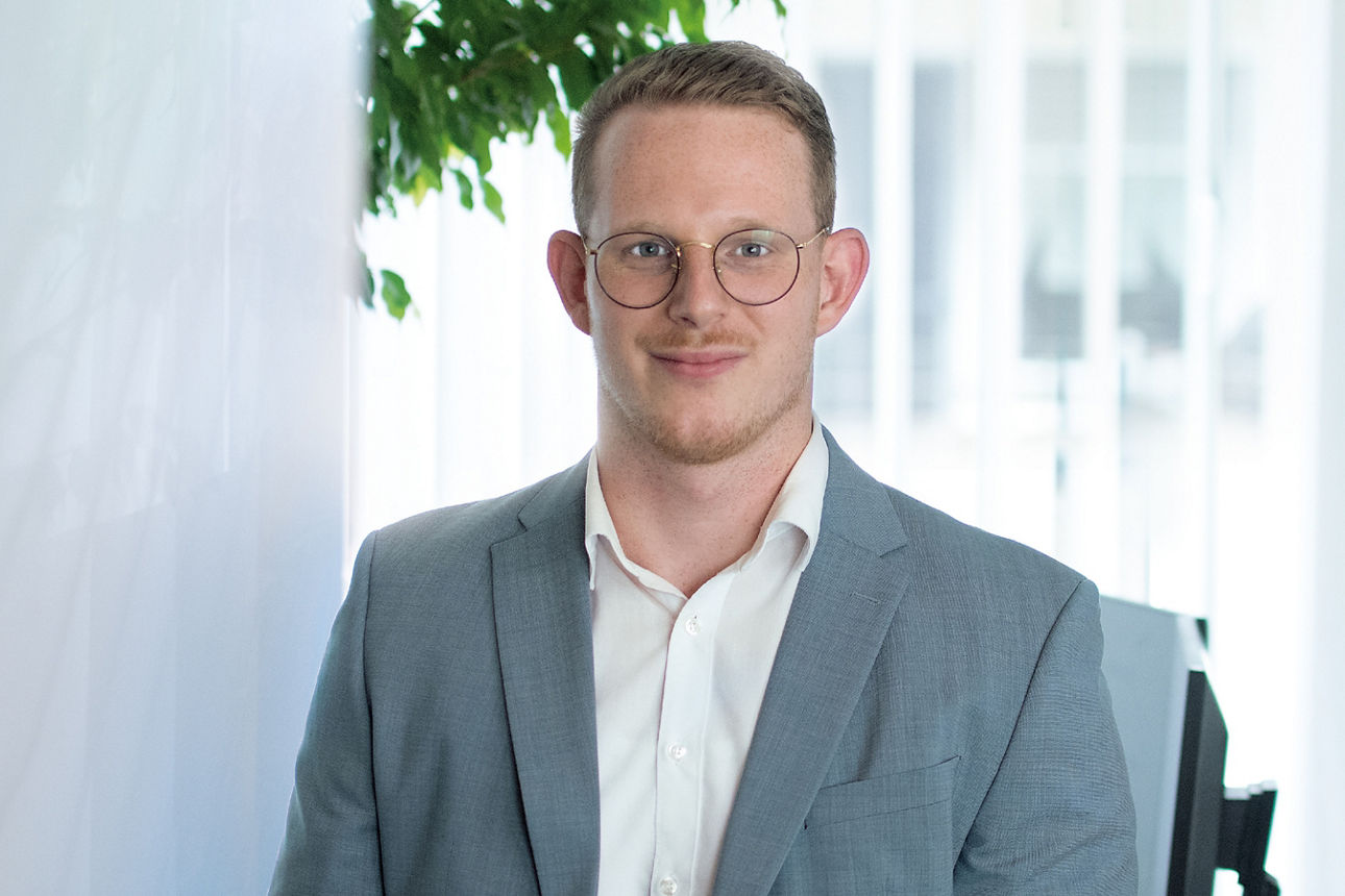 Porträtfoto von Yannik Dierke