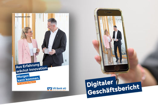 Ein Bild von zwei Personen auf einer Zeitschrift und auf einem Smartphone Display