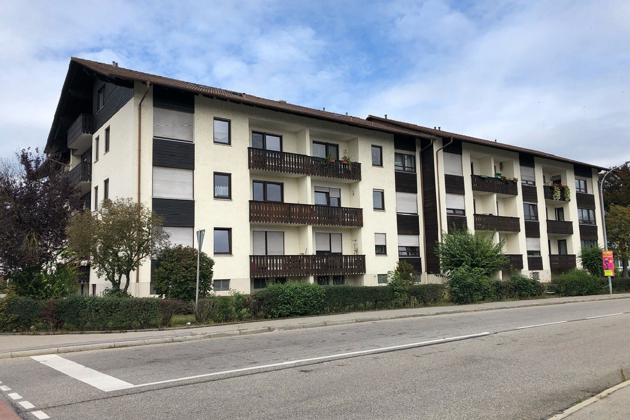 Großes Mehrfamilienhaus 