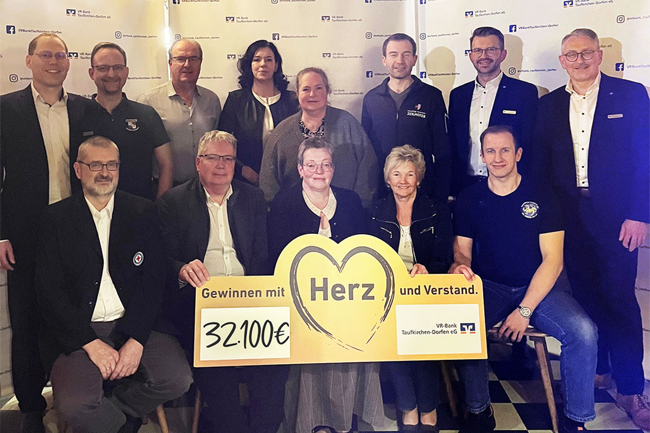 Gruppenbild der Gewinnsparveranstaltung im Bereich Dorfen