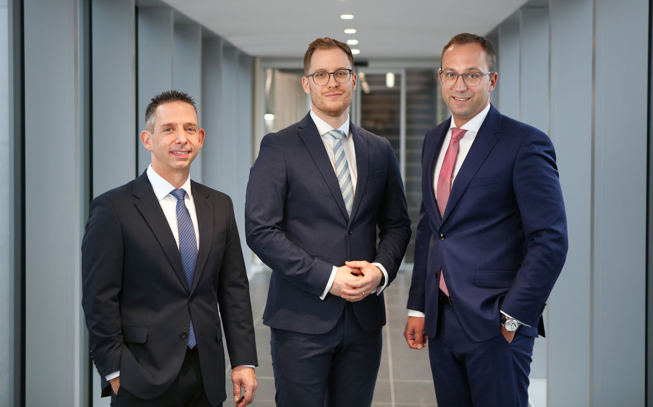 Ein Gruppenfoto der Gewinner des Jubiläumswettbewerbs der VR Bank Südpfalz.