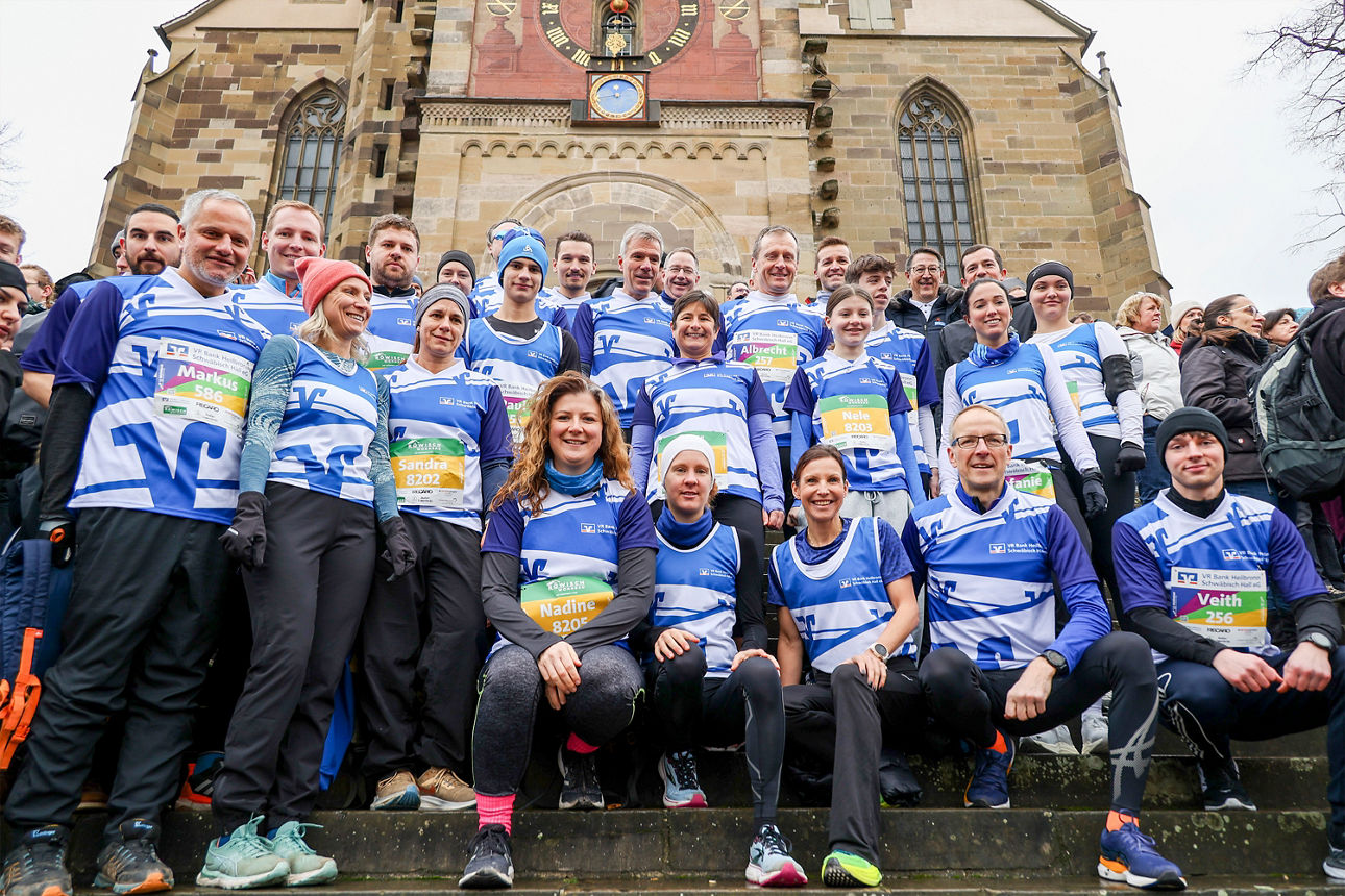 Unsere Läuferinnen und Läufer im "VR Bank Runners"-Outfit.