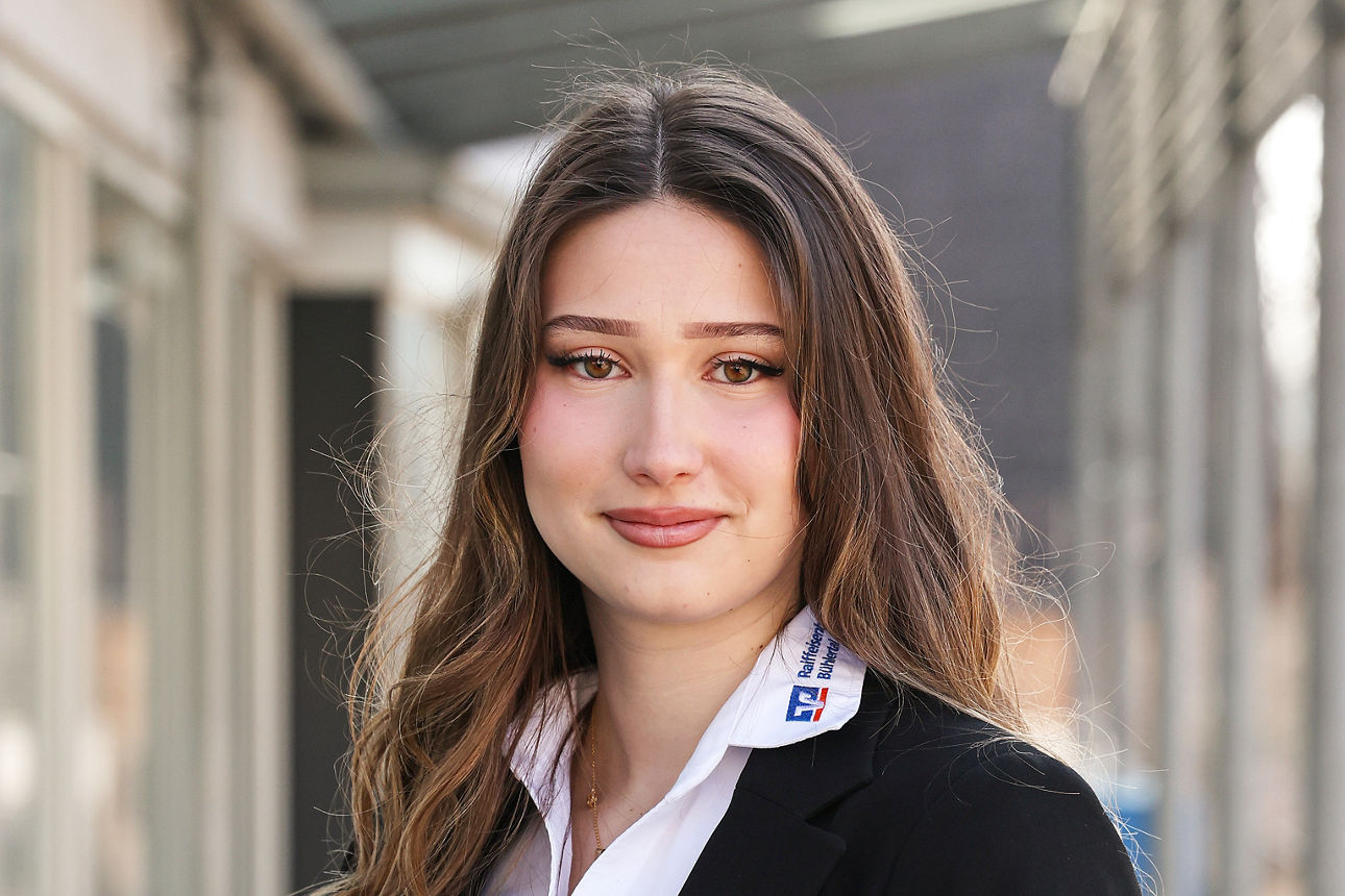 Elona Mjekiqi Kundenberaterin