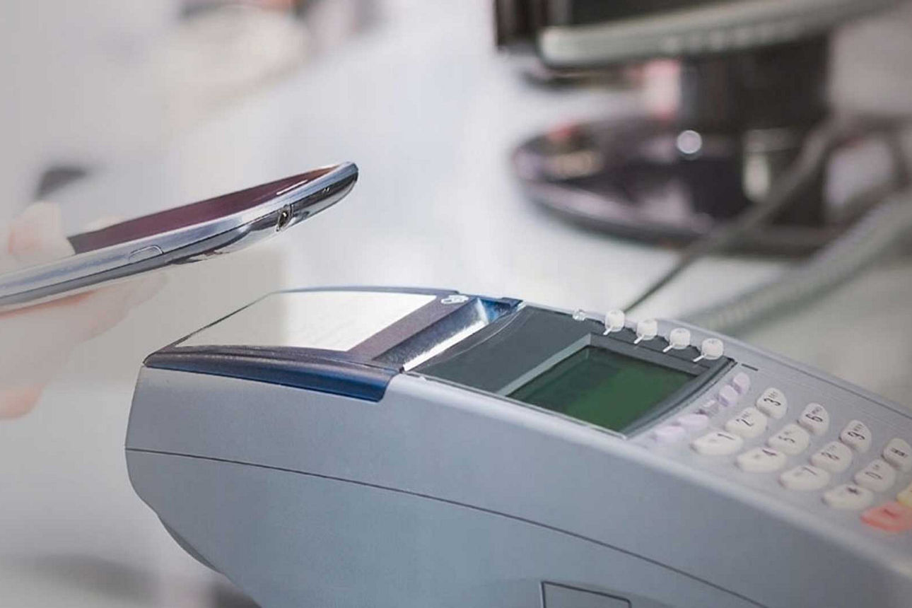Kontaktlos bezahlen - Mit dem Handy am Kassenterminal bezahlen