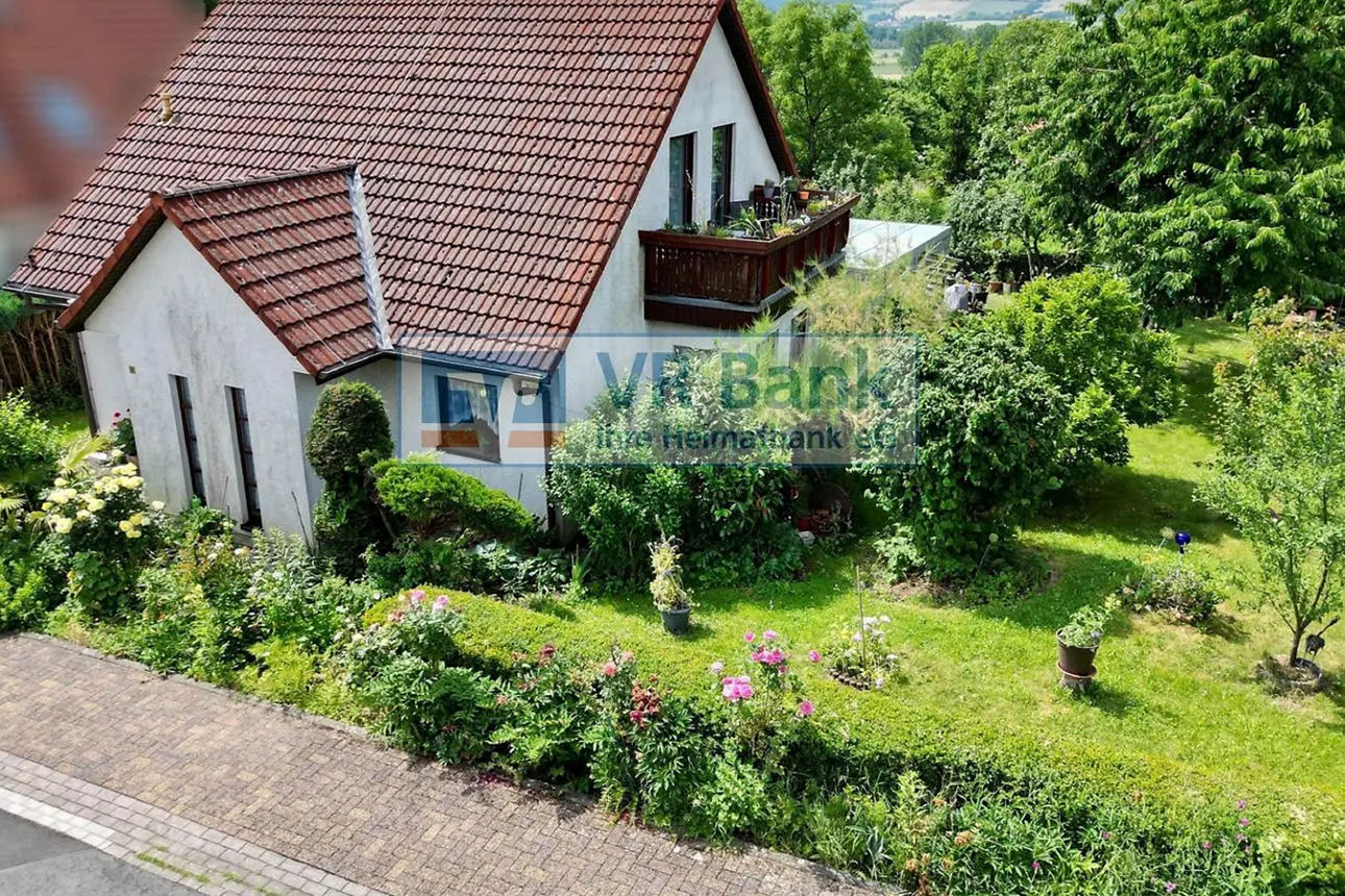 vordere Ansicht Einfamilienhaus in Amt Creutzburg mit herrlichem grünem Garten