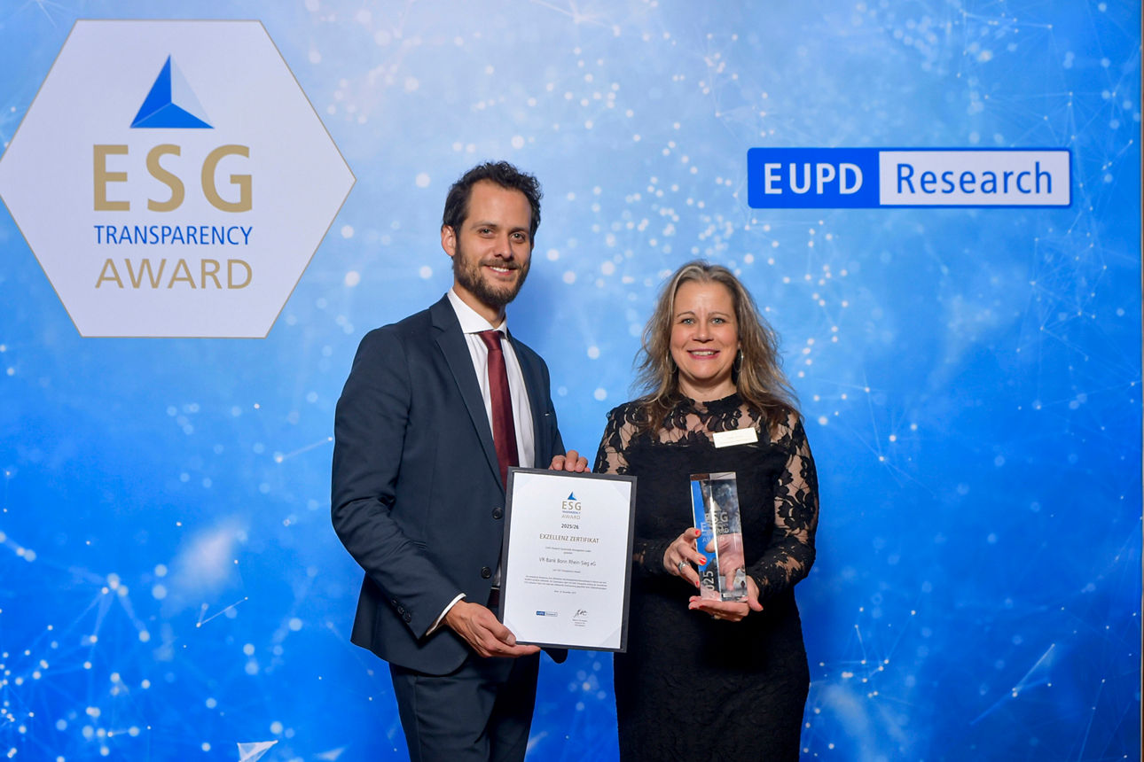 BU: v. l.: Steffen Klink, Chief Operating Officer EUPD Group, mit der Nachhaltigkeitskoordinatorin Beate Herzog