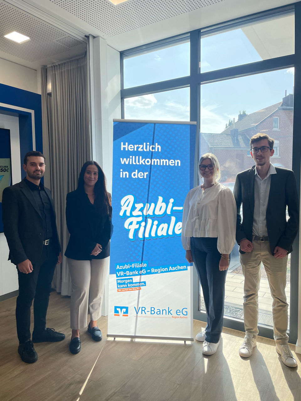 Die Auszubildenden Ekrem Kenar, Duygu Demirbilek, Mara Wruck und Jonas Laurs