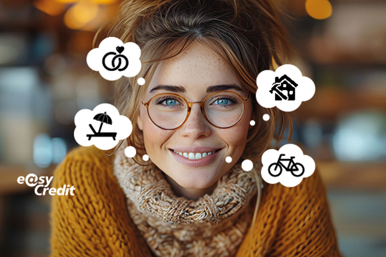 Eine Frau im senfgelben Wollpulli lächelt in die Kamera. Um sie herum sind Gedankenblasen platziert.