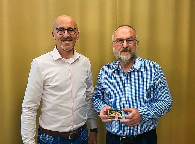 Spendenübergabe mit Manfred Kurz