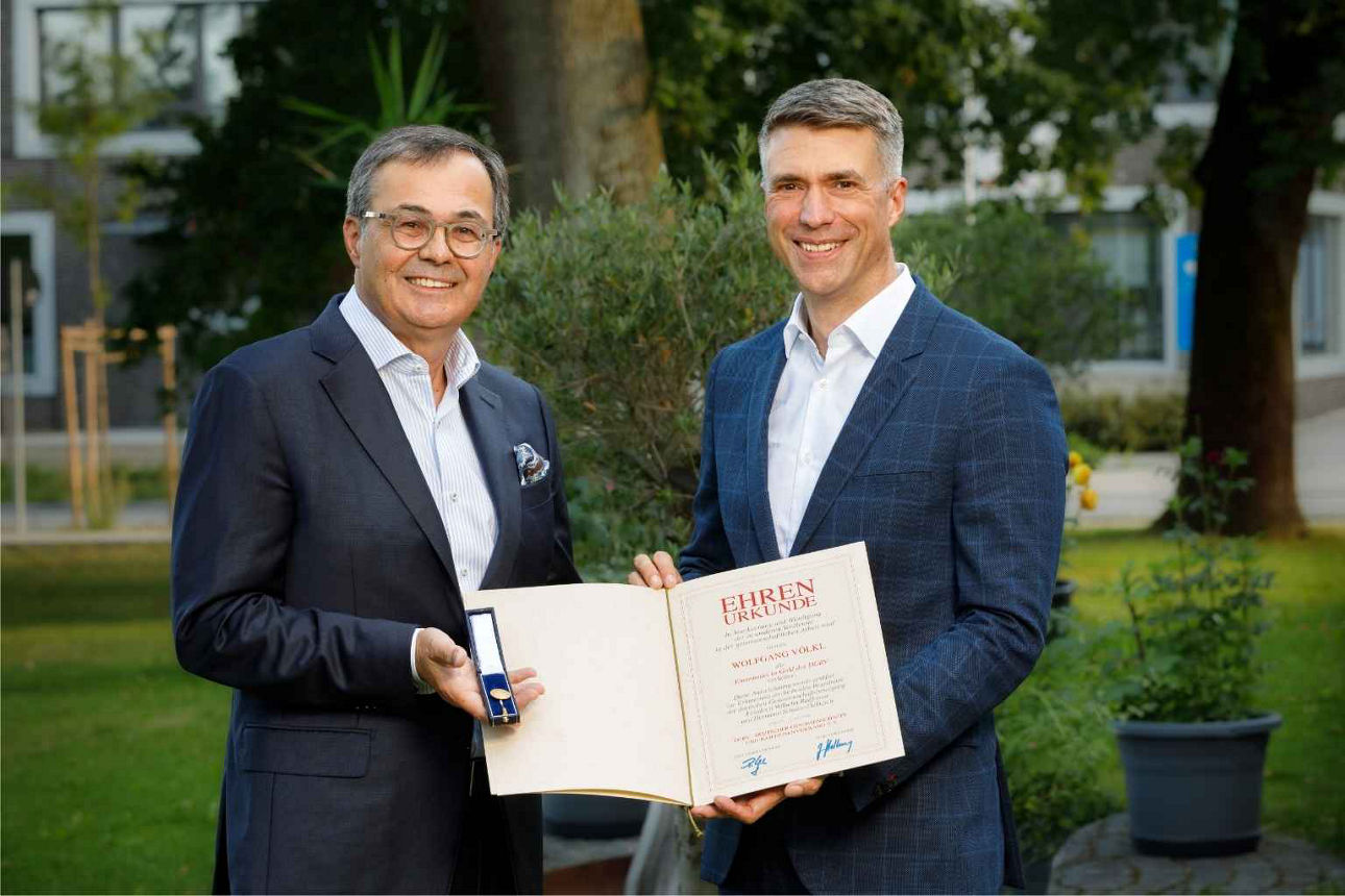 Wolfgang Völkl erhält Ehrung von GVB-Verbandspräsident Stefan Müller