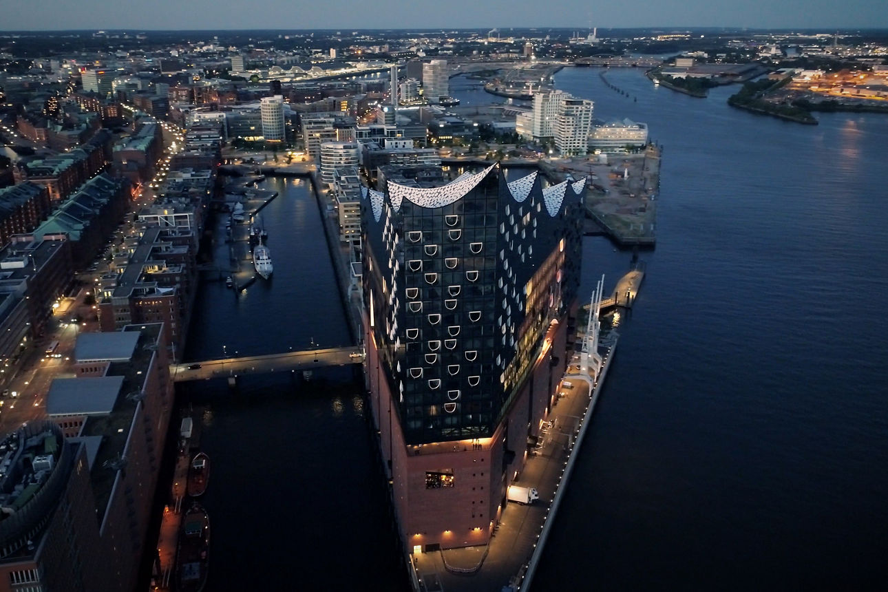 Rückblick auf das Jahr 2024 - Blick auf Hamburg - Die Elbphilharmonie im Zentrum