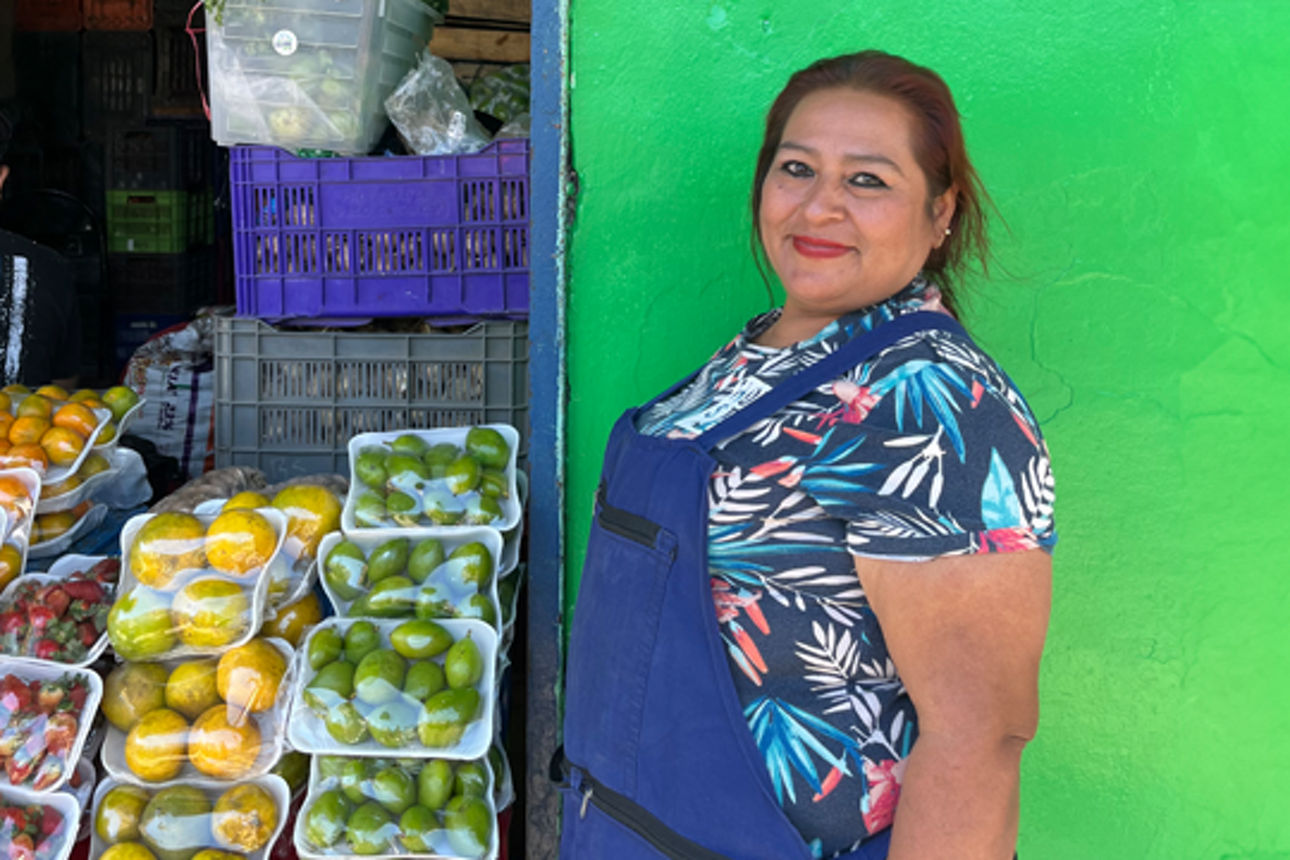Obst- und Gemüsehändlerin Ana del Carmen Perdomo in El Salvador