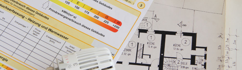 Ausschnitt eines Energieausweises und Grundrissplans eines Hauses