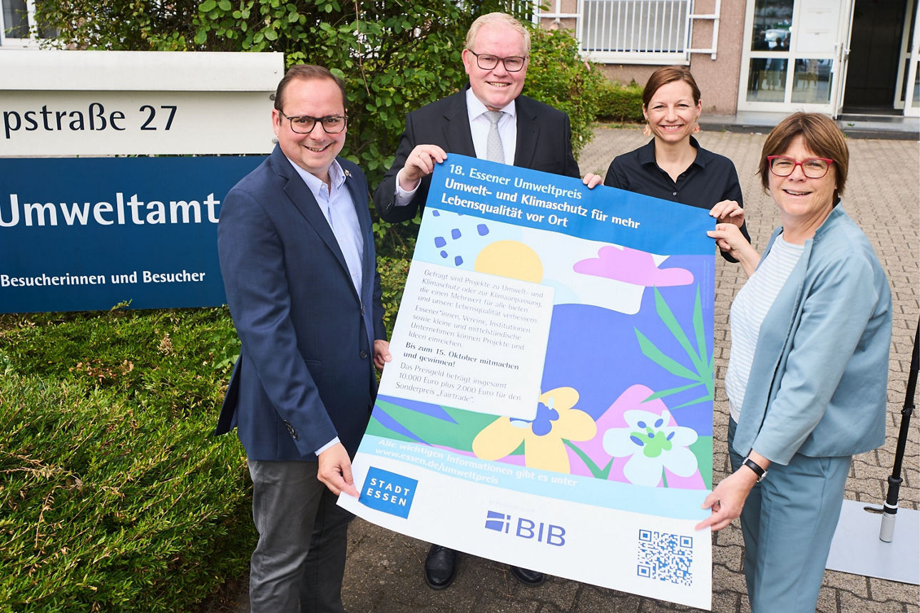 Oberbürgermeister Thomas Kufen, BIB-Vorstandssprecher Dr. Peter Güllmann, Sonja Eisenmann und Simone Raskob
