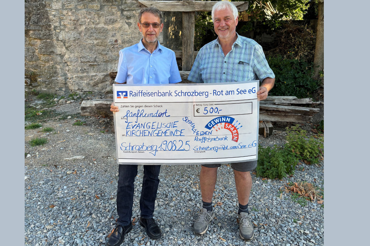 Spendenscheck Übergabe Winfried Stahl Vorstand und Rainer Schüttler Vorstand Kirchengemeinde Schmalfelden