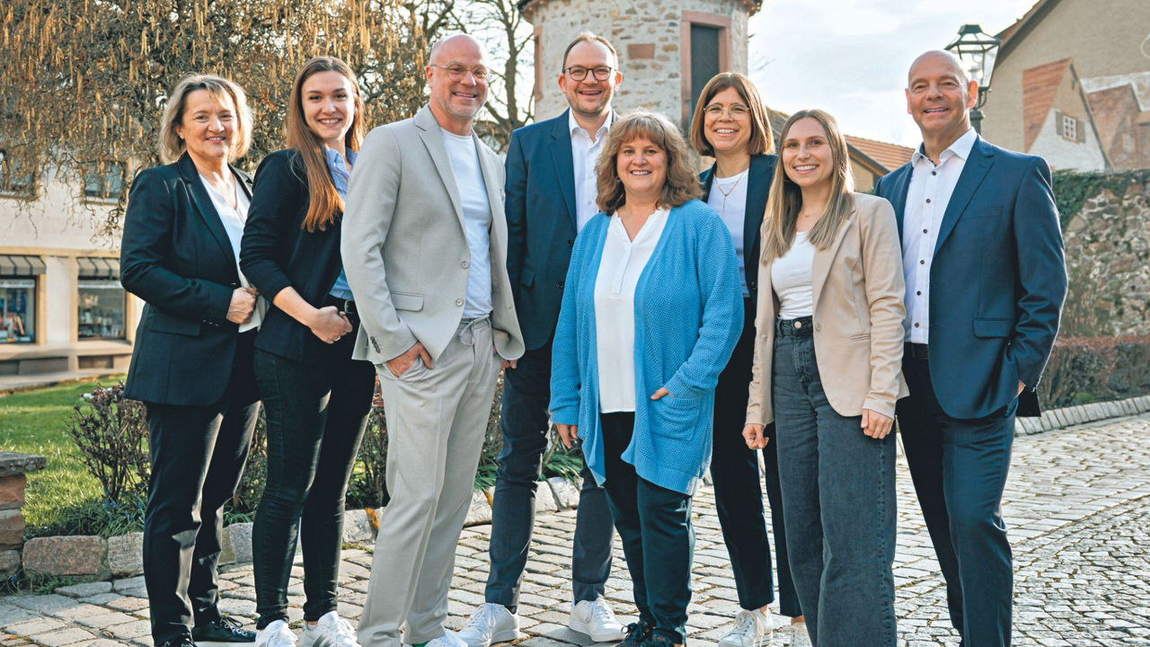 Das Bild zeigt das Team vom Kompetenzcenter Zell a.H., zweite von rechts Eva Schumacher