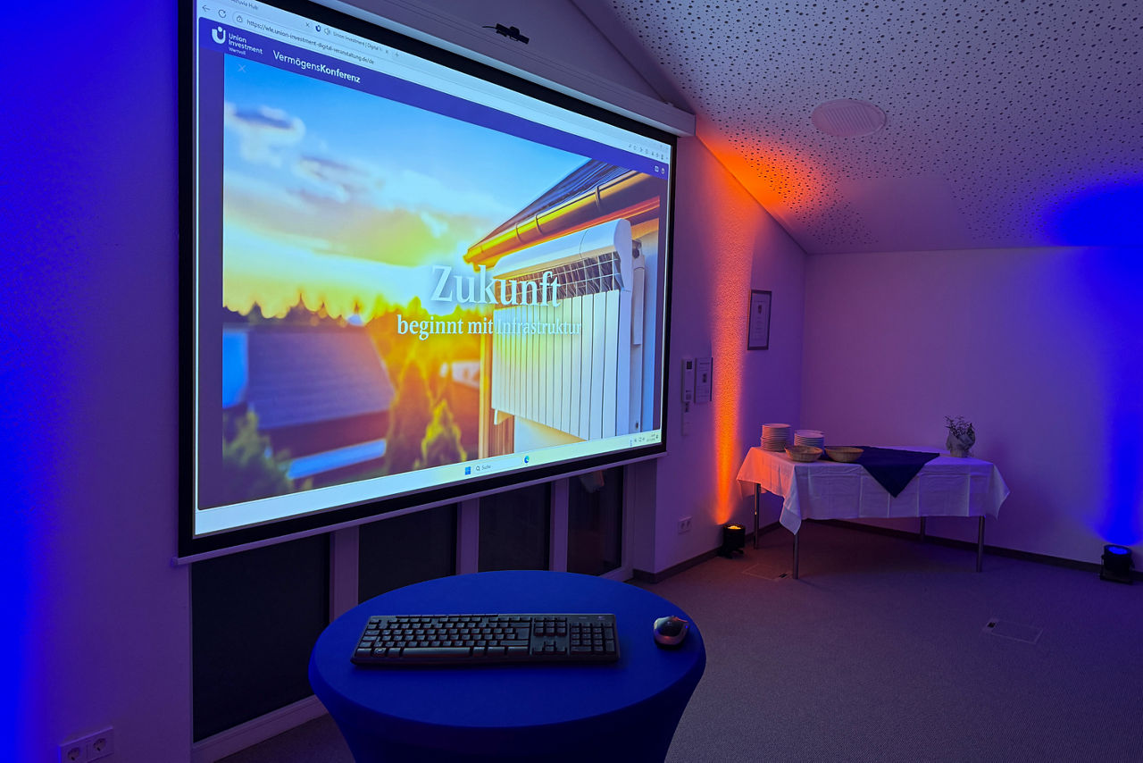 Live-Stream aus Frankfurt - aufgebaut im Saal wie Public Viewing