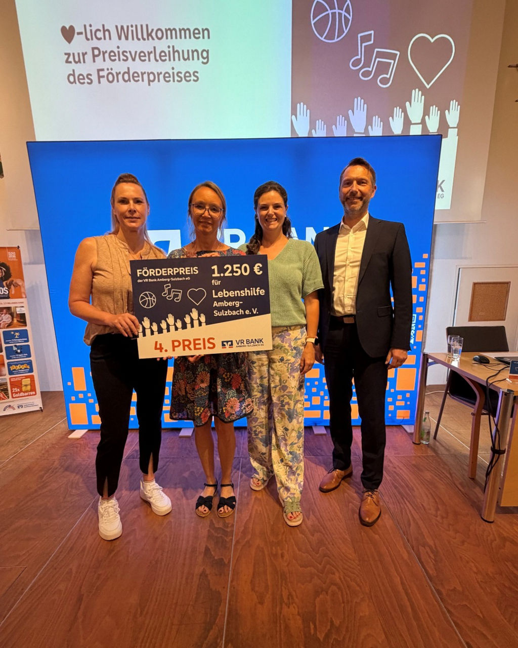 Gruppenfoto von der Überreichung des Förderpreises 2027