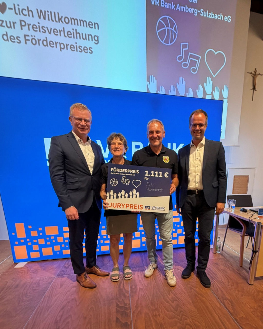 Gruppenfoto von der Überreichung des Förderpreises 2027