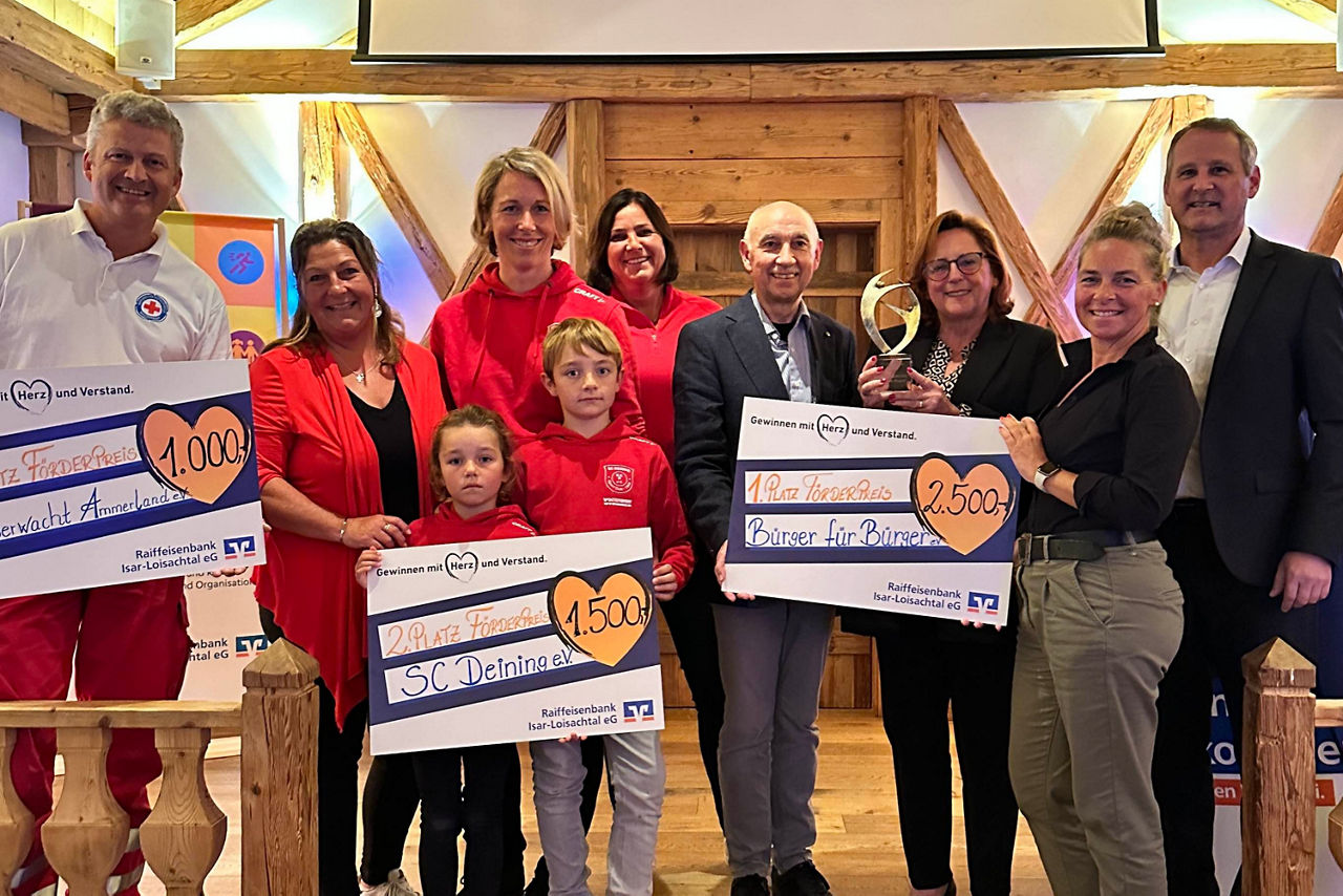Gruppenfoto Gewinner-Vereine Förderpreis2024
