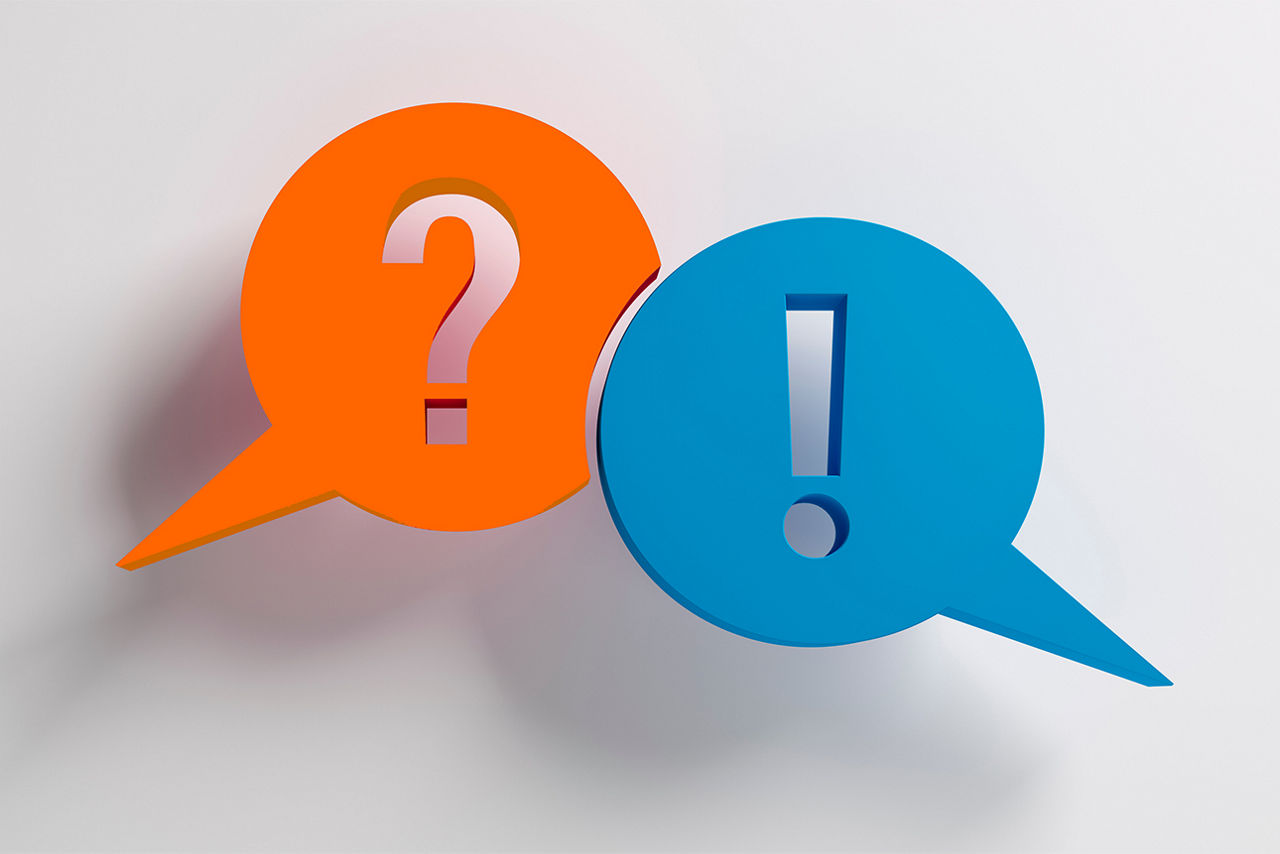 Grafik mit zwei Sprechblasen: orange mit Fragezeichen und blau mit Ausrufezeichen – Symbol für FAQ.