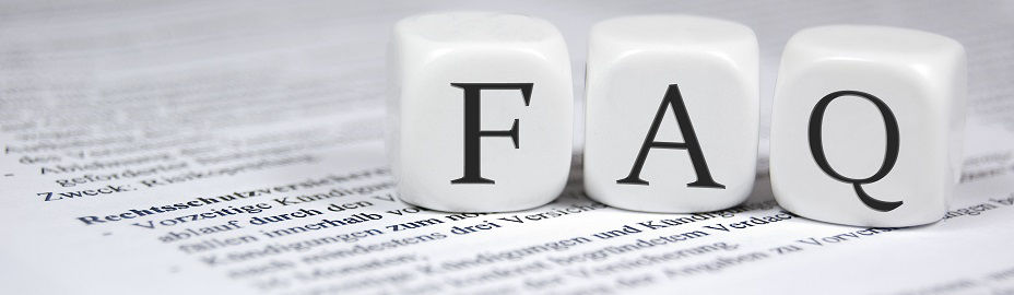Drei Buchstaben "F, A, Q" stehen auf dem Boden