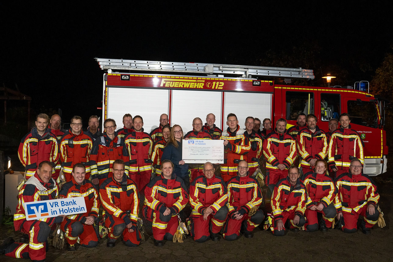 Spendenübergabe bei der Freiwilligen Feuerwehr Kölln-Reisiek