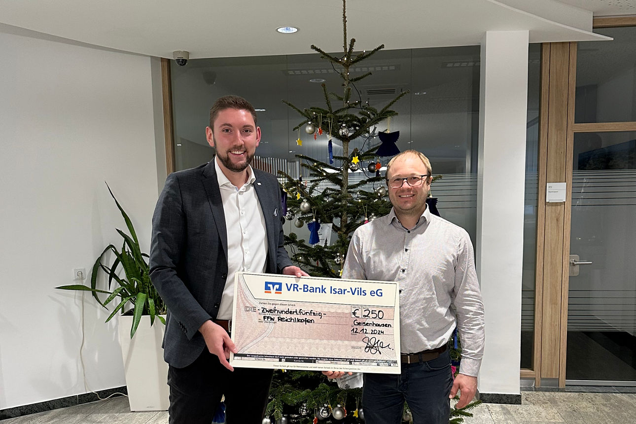 Spendenübergabe an die FFW Reichlkofen