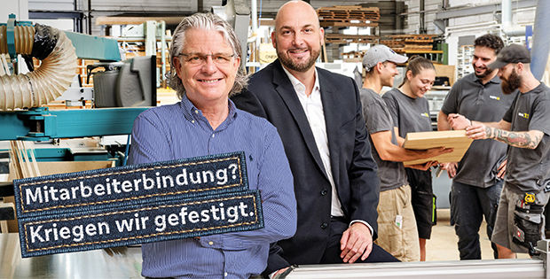 Berater und Kunde in der Werkstatt
