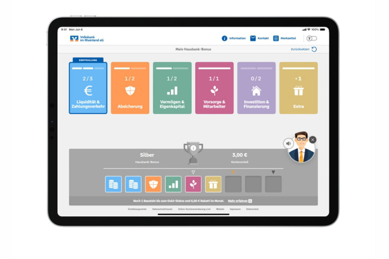 Der Bildschirm eines Tablets wird angezeigt, auf welchem das Hausbank-Programm der Volksbank für Firmenkunden zu sehen ist.