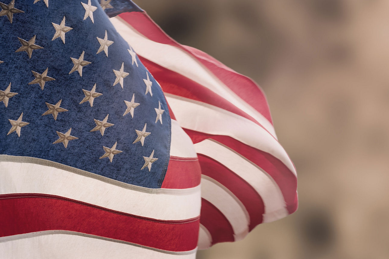 US-Flagge mit amerikanischen Sternen, Streifen und Nationalfarben